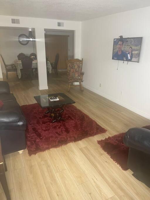 4 Bedroom Home-Casino-State Farm Stadium Only 2 Miles グレンデール エクステリア 写真